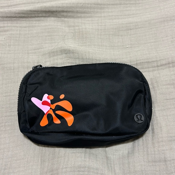 Everywhere Belt Bag 1L *Pride (OLD STRAP) - Picture 1 of 7